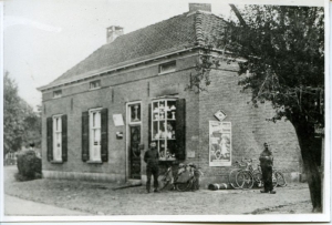 F5904 Foto oude winkel van Emsbroek Zutphenseweg
